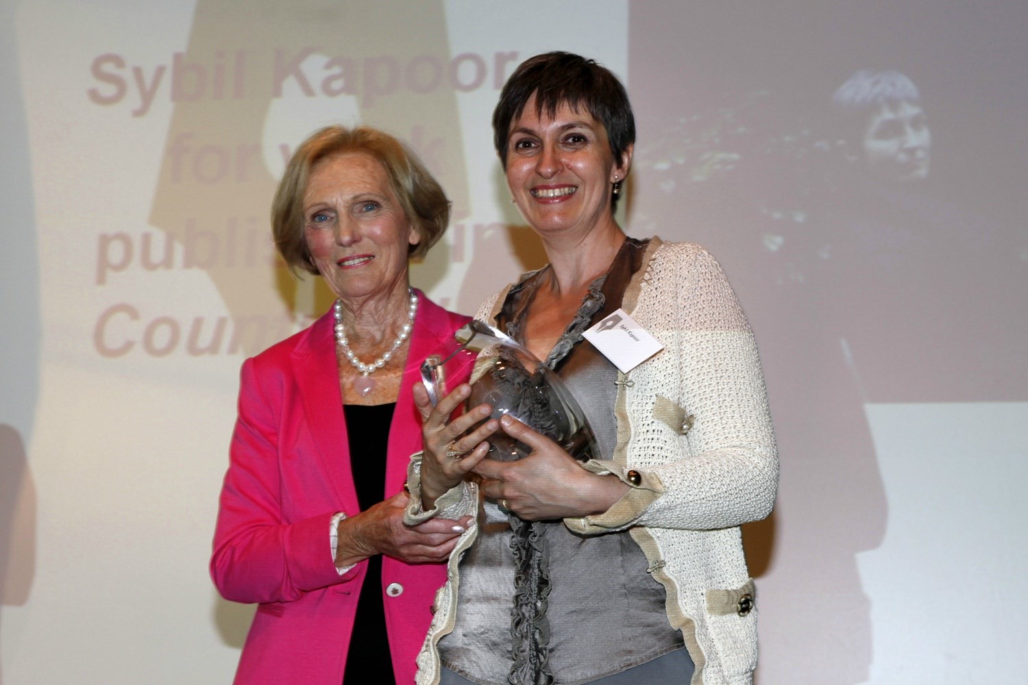 Sybil Kapoor receiving her award from Mary Berry